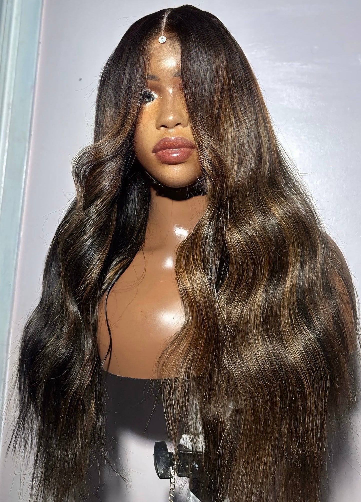 Front view of Virgin wig with 180% density and thin highlights throughout.